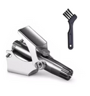 Aparador portátil de pelos do nariz em aço inox mais escova de limpesa  sobre fundo branco.