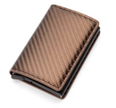 A fineza da carteira da fibra carbono marrom com muito estilo.