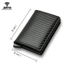 Medidas da carteira 9cm x 6cm, ideal para pouco volume no vestuário, contribuindo com a elegãncia.