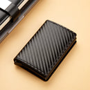 Mostra a elegância da carteira sobre a mesa com todo requinte!