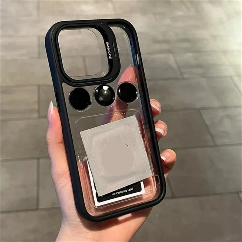 Comparação entre a Case Duo Protect e capinhas comuns, destacando sua superioridade em estilo e proteção.