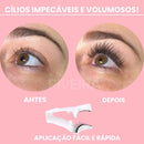 Olhos com a aplicação dos cílios antes e depois. Com o texto de Cílios Impecáveis e Volumosos. Com a figura do brinde Item de Aplicação
