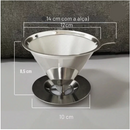 Medidas do filtro com 8,5 cm de altura, 10 cm de base, 12 cm de boca para colocação no recipiente receptor e 14 cm contando com a alça