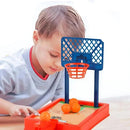 Criança jogando no Mini Basquete Portátil, incentivando a atividade física e a cooperação motora.