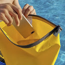 Mochila Flutuante dobrável e compacta, fácil de guardar e transportar para qualquer aventura. Ideal para uso na praia.