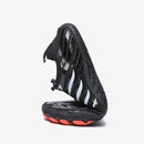 Mostra a flexibilidade do sapato tecnológico.