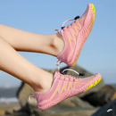 Demonstra o par rosa em descanço em  atividades ao ar livre.