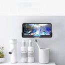 Suporte para celular instalado na parede de um banheiro, garantindo fixação firme e praticidade no dia a dia.