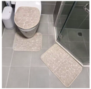 As três peças de piso do box, piso da bacia e tampa de bacia, na cor bege.